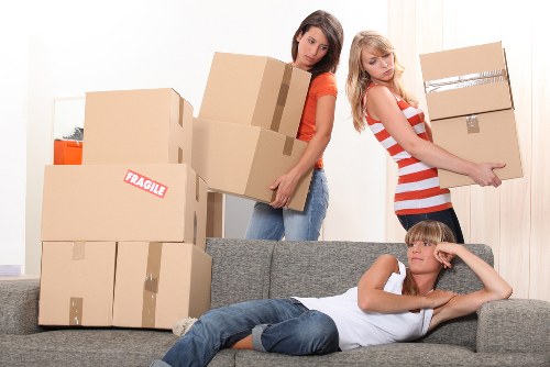 Flexible mobile self storage service supporting moving and renovations